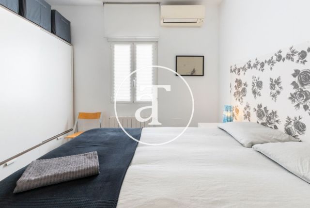 Piso de alquiler temporal de 2 habitaciones y 1 baño en Lavapiés 16
