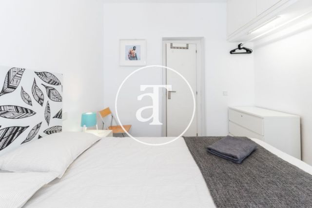 Piso de alquiler temporal de 2 habitaciones y 1 baño en Lavapiés 25