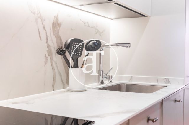 Monthly rental apartment of 1 bedroom suite with bathroom and balcony in Centro - Justicia neighborhood 16