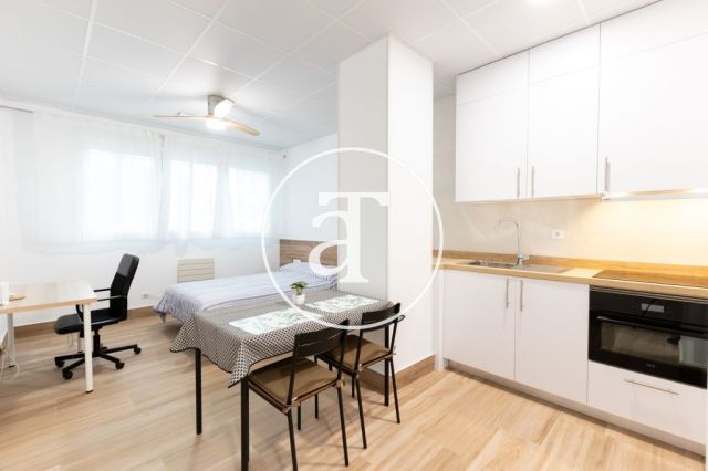 Studio à louer temporairement avec 1 chambre et 1 salle de bain à Latina, avec accès direct aux parcs et aux espaces verts.