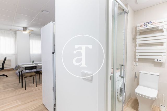 Studio 1 chambre, 1 salle de bain à louer pour courte durée à Latina 13