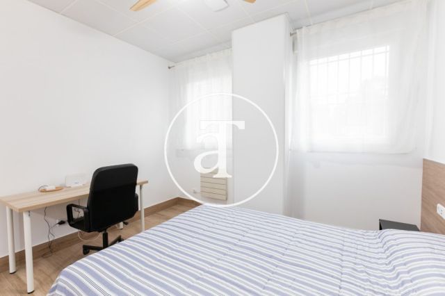 Studio 1 chambre, 1 salle de bain à louer pour courte durée à Latina 10