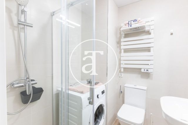 Studio 1 chambre, 1 salle de bain à louer pour courte durée à Latina 14