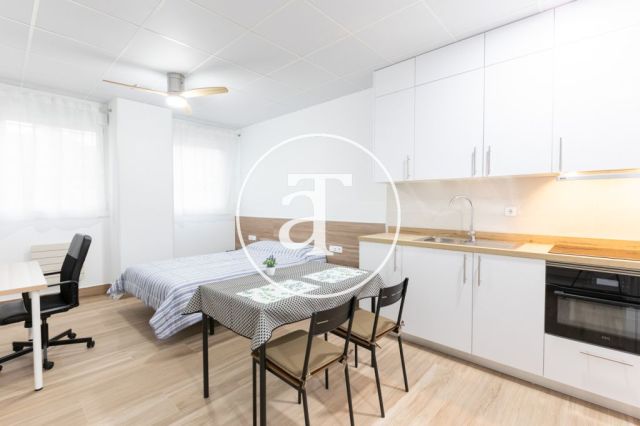 Studio 1 chambre, 1 salle de bain à louer pour courte durée à Latina 2