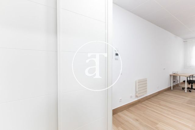 Studio 1 chambre, 1 salle de bain à louer pour courte durée à Latina 17