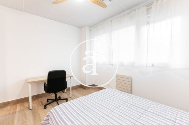 Studio 1 chambre, 1 salle de bain à louer pour courte durée à Latina 10