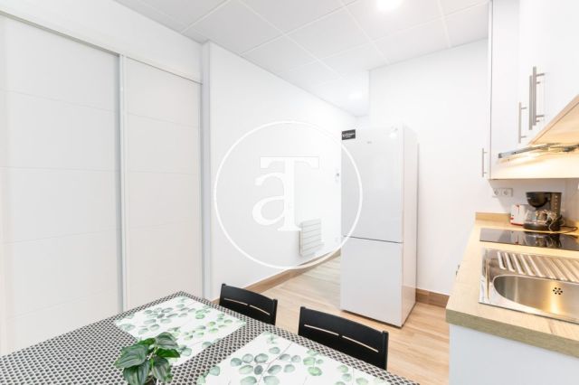 Studio 1 chambre, 1 salle de bain à louer pour courte durée à Latina 3
