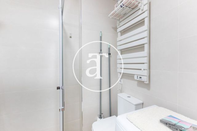 Studio 1 chambre, 1 salle de bain à louer pour courte durée à Latina 17