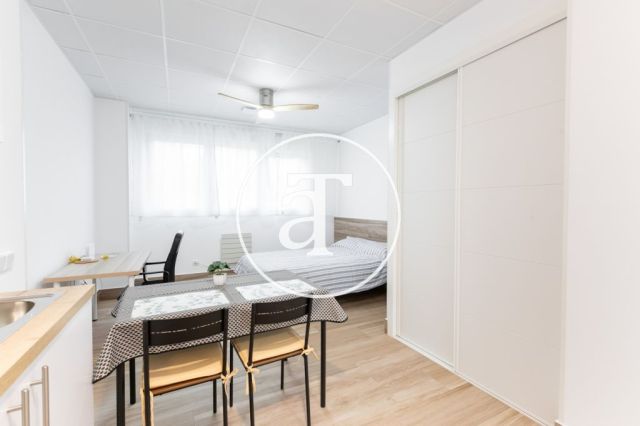Studio 1 chambre, 1 salle de bain à louer pour courte durée à Latina 15