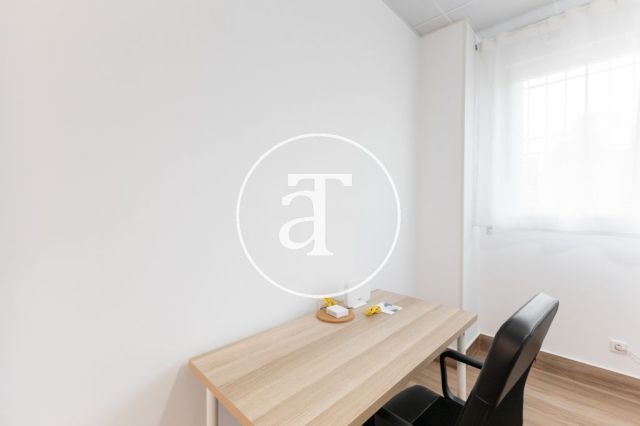 Studio 1 chambre, 1 salle de bain à louer pour courte durée à Latina 14