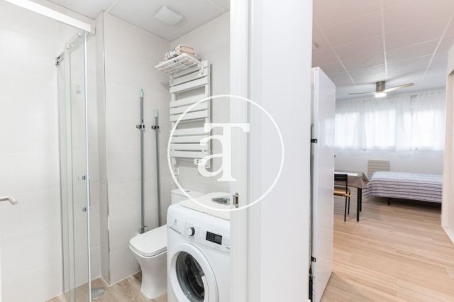 Studio 1 chambre, 1 salle de bain à louer pour courte durée à Latina 16