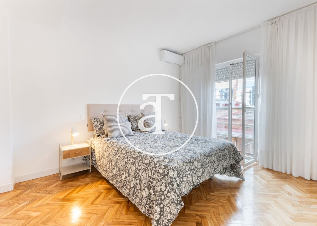 Monthly rental apartment with 2 bedrooms, 1 bathroom, and optional parking in Tetuán 18