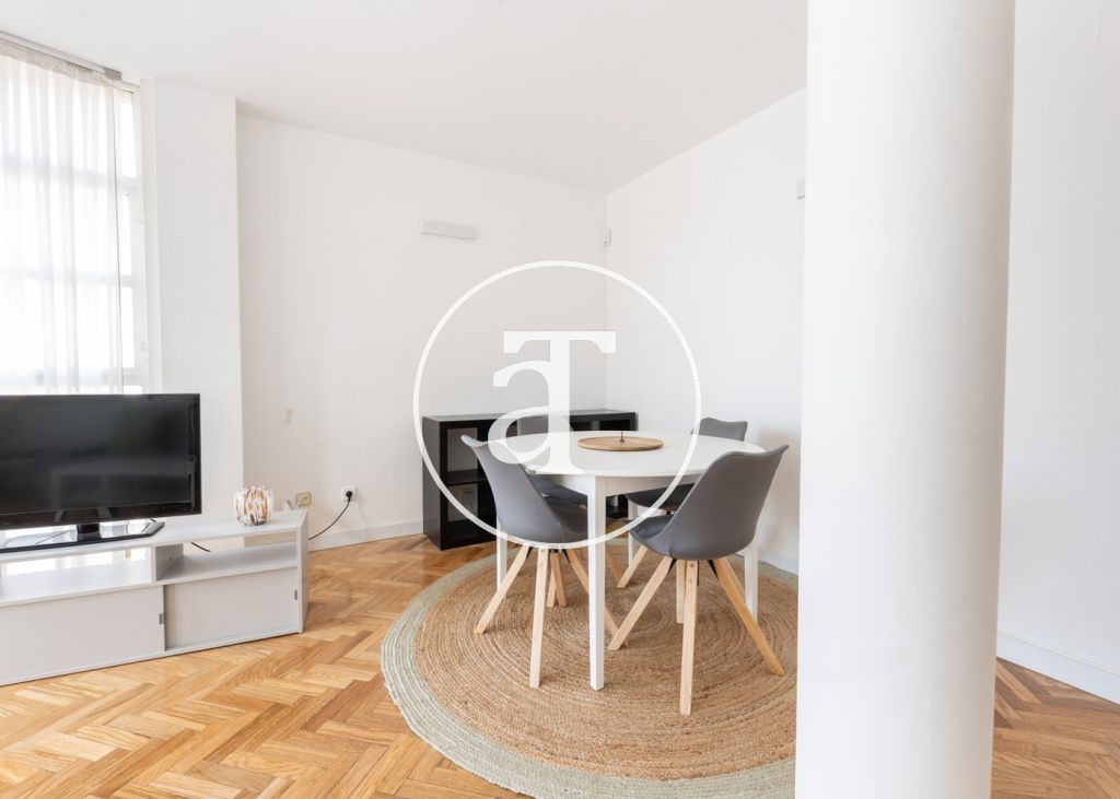 Monthly rental apartment with 2 bedrooms, 1 bathroom, and optional parking in Tetuán 8