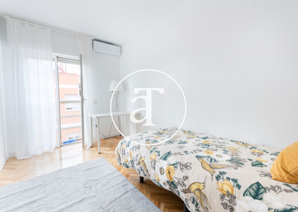 Monthly rental apartment with 2 bedrooms, 1 bathroom, and optional parking in Tetuán 29