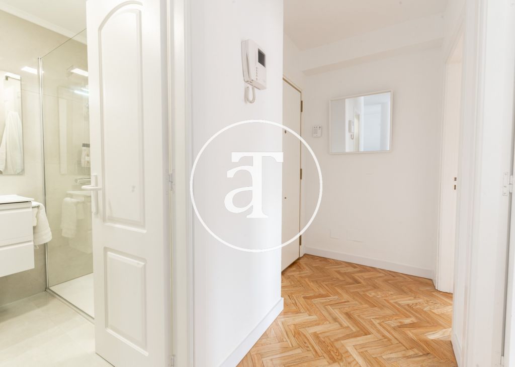 Monthly rental apartment with 2 bedrooms, 1 bathroom, and optional parking in Tetuán 23
