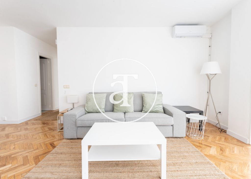 Monthly rental apartment with 2 bedrooms, 1 bathroom, and optional parking in Tetuán 5