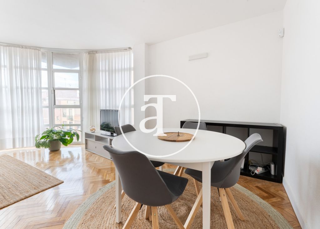 Monthly rental apartment with 2 bedrooms, 1 bathroom, and optional parking in Tetuán 9