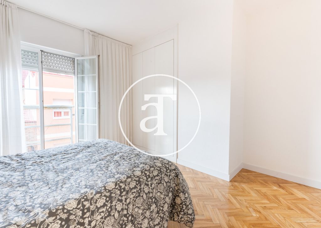 Monthly rental apartment with 2 bedrooms, 1 bathroom, and optional parking in Tetuán 22