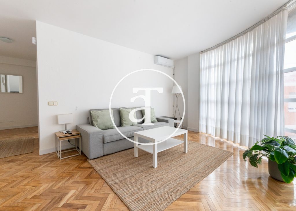 Monthly rental apartment with 2 bedrooms, 1 bathroom, and optional parking in Tetuán 3