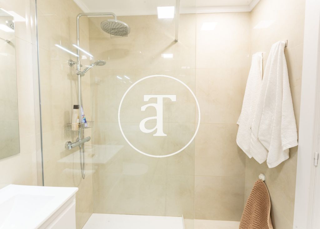 Monthly rental apartment with 2 bedrooms, 1 bathroom, and optional parking in Tetuán 26
