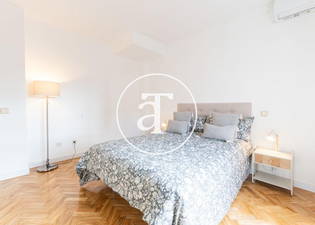 Monthly rental apartment with 2 bedrooms, 1 bathroom, and optional parking in Tetuán 21