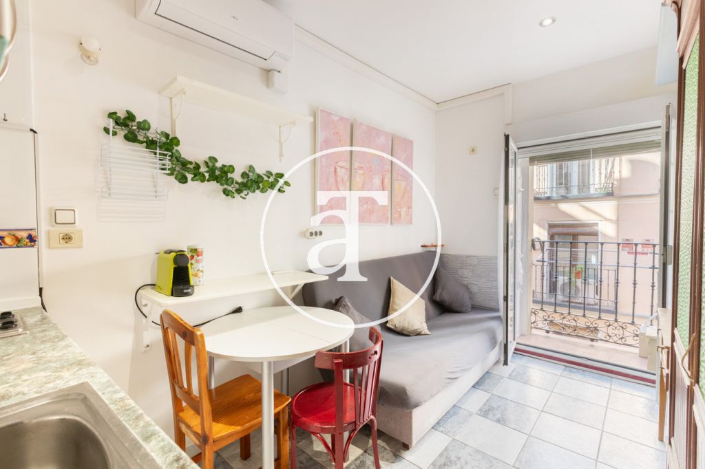 Piso de alquiler temporal de 1 habitación suite con balcón en el centro de Madrid