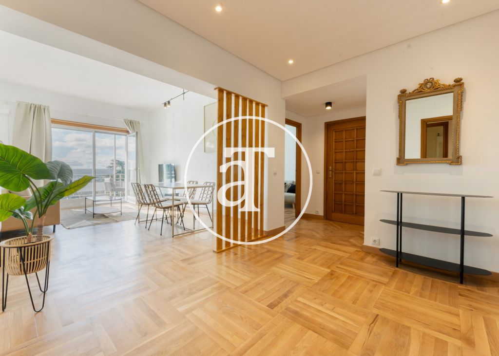 Monthly rental apartment with 2 suite bedrooms, study and large terrace in Argüelles