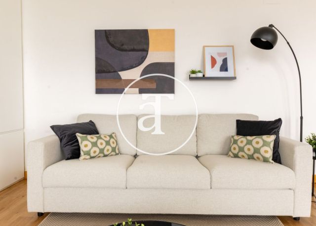 Monthly rental apartment with 3 bedrooms, 2 bathrooms, pool and parking in Hortaleza 8