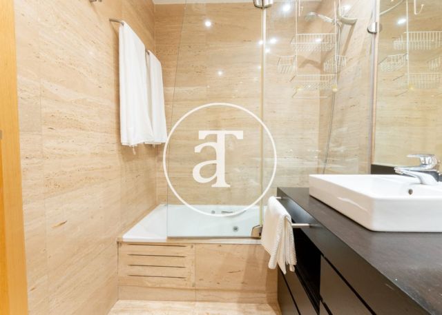 Monthly rental apartment with 3 bedrooms, 2 bathrooms, pool and parking in Hortaleza 30