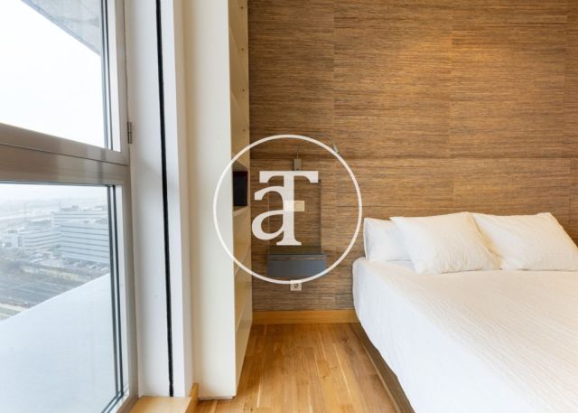 Monthly rental apartment with 3 bedrooms, 2 bathrooms, pool and parking in Hortaleza 25