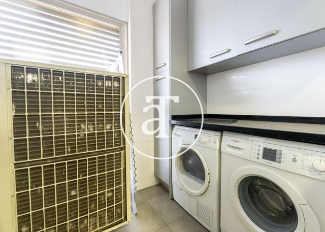 Monthly rental apartment with 3 bedrooms, 2 bathrooms, pool and parking in Hortaleza 21
