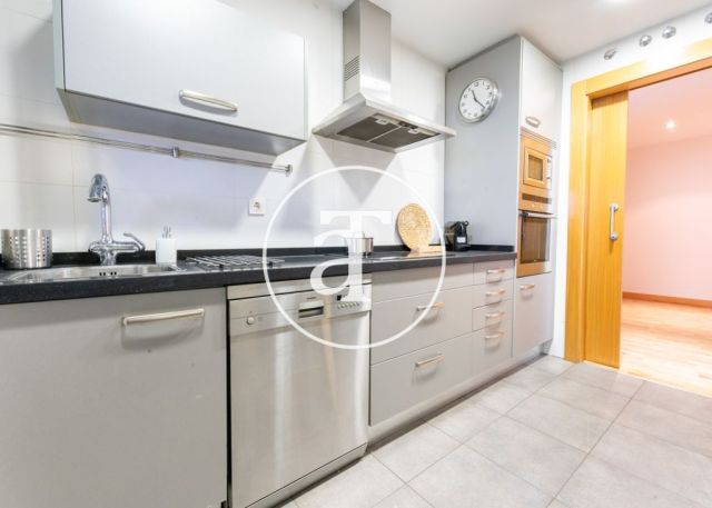 Monthly rental apartment with 3 bedrooms, 2 bathrooms, pool and parking in Hortaleza 16