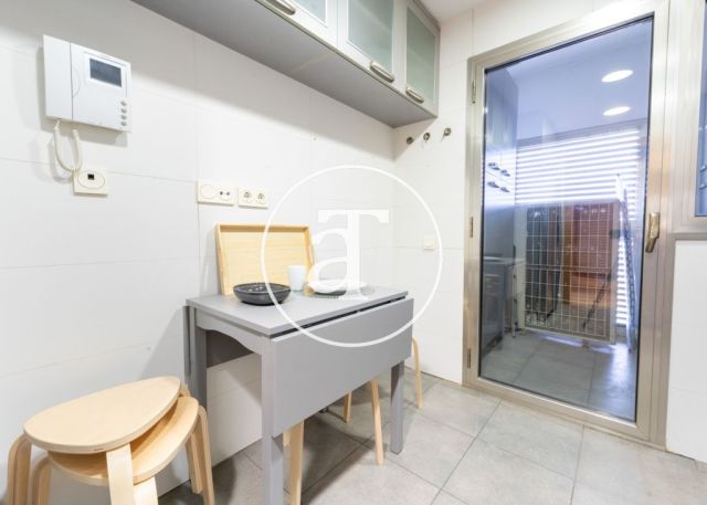 Monthly rental apartment with 3 bedrooms, 2 bathrooms, pool and parking in Hortaleza 18