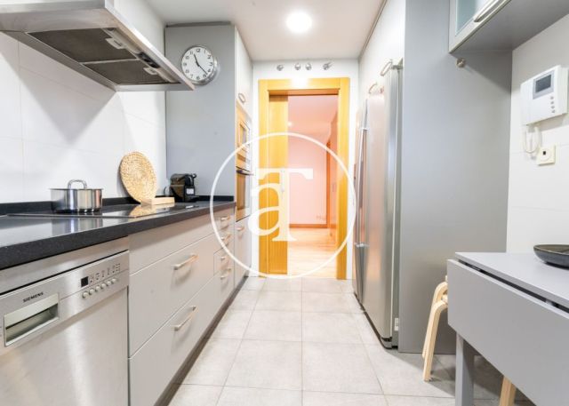 Monthly rental apartment with 3 bedrooms, 2 bathrooms, pool and parking in Hortaleza 15
