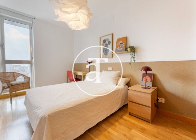 Monthly rental apartment with 3 bedrooms, 2 bathrooms, pool and parking in Hortaleza 32