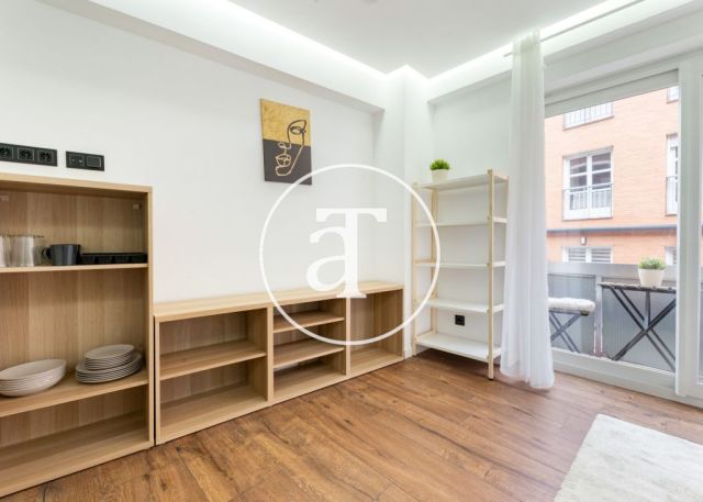 Estudio de alquiler temporal con balcón y 1 baño en Salamanca 2