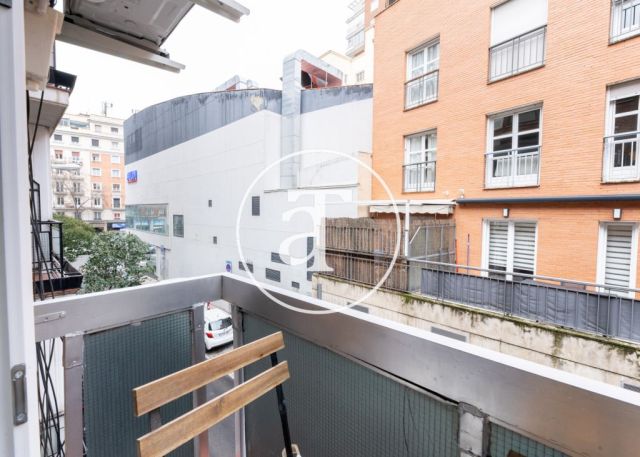 Estudio de alquiler temporal con balcón y 1 baño en Salamanca 6