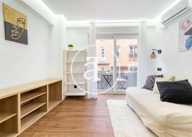 Estudio de alquiler temporal con balcón y 1 baño en Salamanca 3