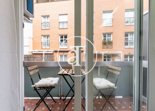 Estudio de alquiler temporal con balcón y 1 baño en Salamanca 4