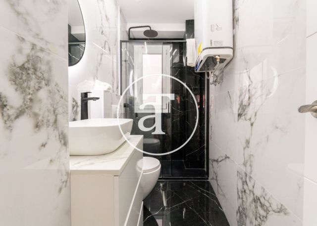 Estudio de alquiler temporal con balcón y 1 baño en Salamanca 14