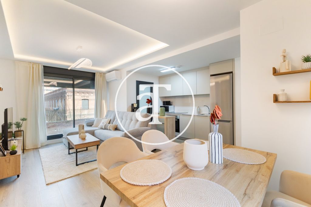 Appartement de 2 chambres et 2 salles de bains à louer pour une courte durée, avec terrasse, piscine et parking à Arganzuela.