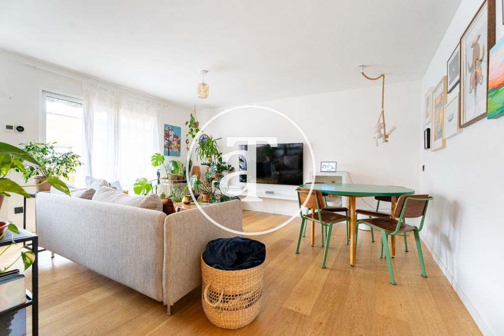 Monthly rental apartment with 2 bedrooms and 1 bathroom with balcony in Puerta del Ángel