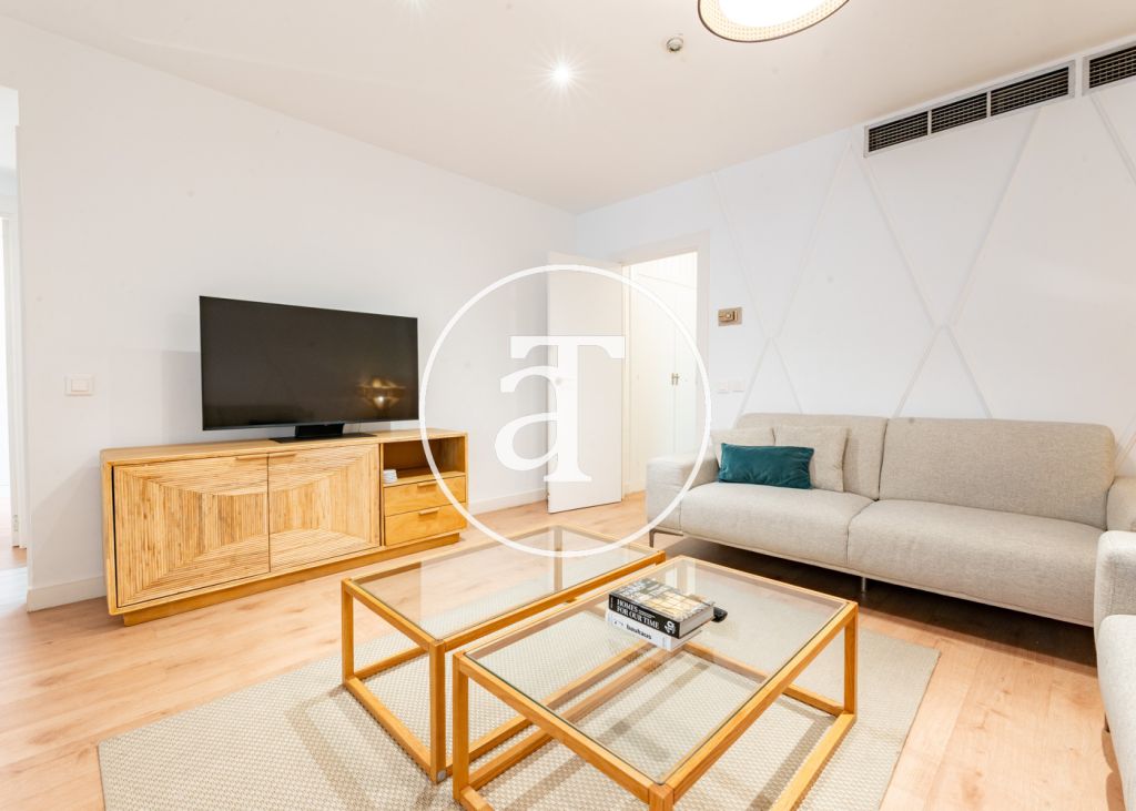 Piso de alquiler temporal de 2 habitaciones y 2 baños con piscina en el exclusivo barrio de Recoletos 11