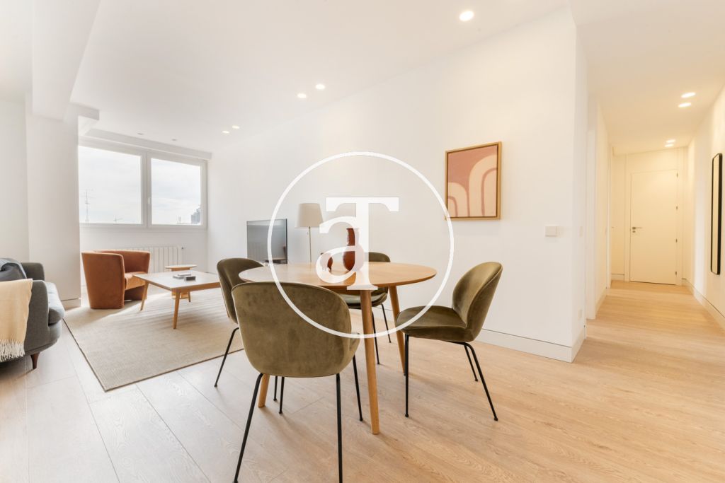 Piso de alquiler temporal de 2 habitaciones y 2 baños con balcón en Chamberí