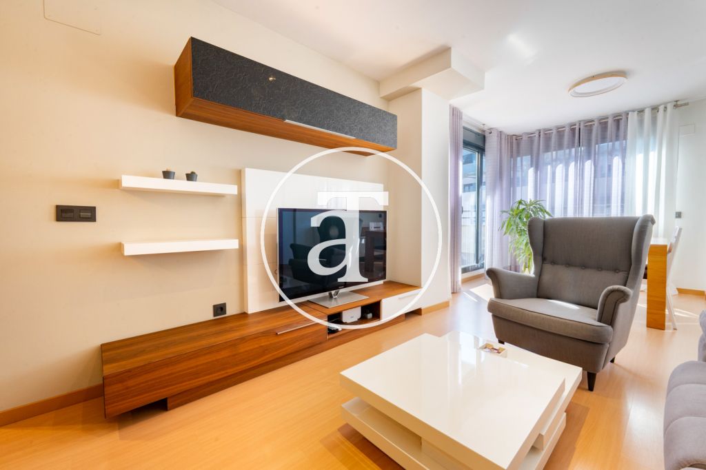 Ático de alquiler temporal de 2 habitaciones, 2 baños, terraza, piscina y parking en Hortaleza