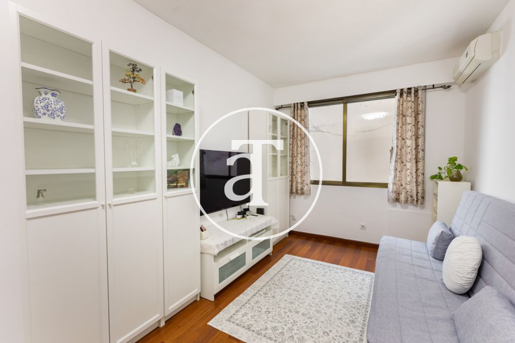 Monthly rental apartment with 1 bedroom and 1 bathroom steps from Gran Vía