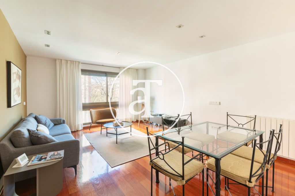 Piso de alquiler temporal de 2 habitaciones suite con 2 baños en Chamberí