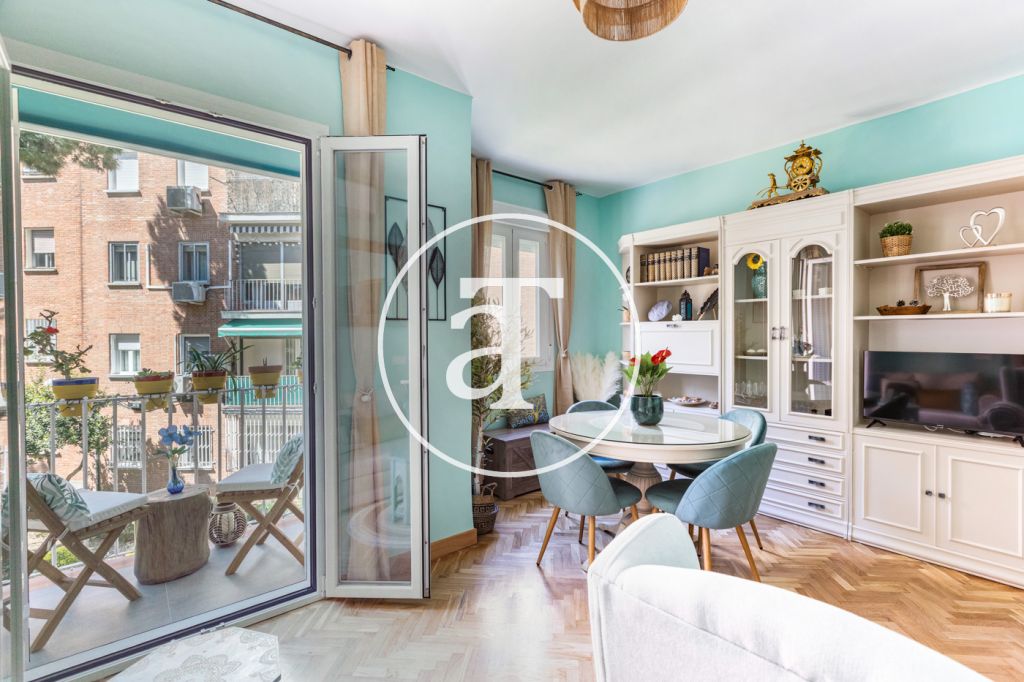 Piso de alquiler temporal de 3 habitaciones, 1 baño y terraza en colonia histórica privada en Salamanca