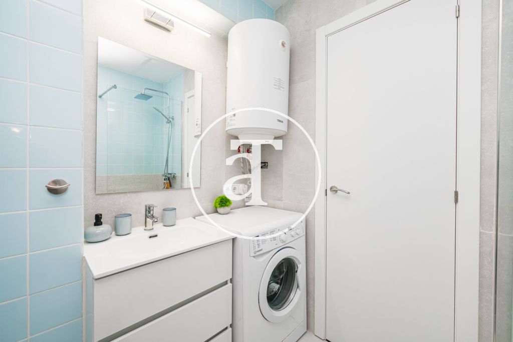 Piso de alquiler temporal de 2 habitaciones y 1 baño con balcón en Opañel 29