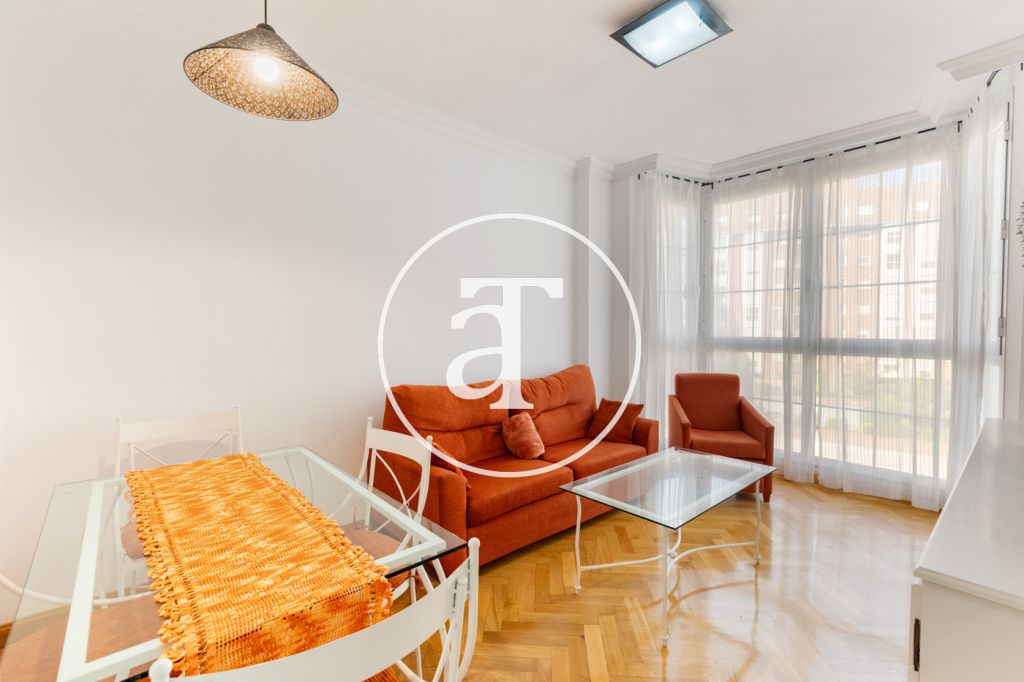 Appartement en location temporaire avec 1 chambre et 1 salle de bain dans un immeuble avec piscine à Valdefuentes
